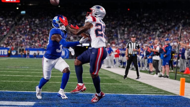 Who stood out and who struggled vs. Giants