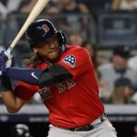 Squirrel runs into Red Sox’ Jhostynxon Garcia at the plate
