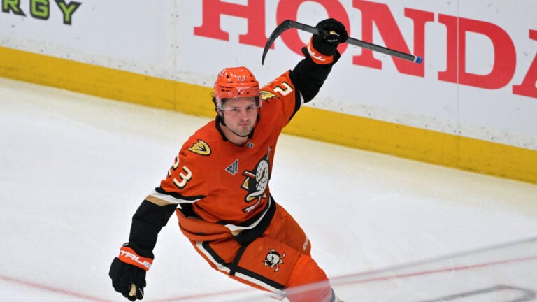 Is a McTavish trade best way for Bruins to add a top-6 center?