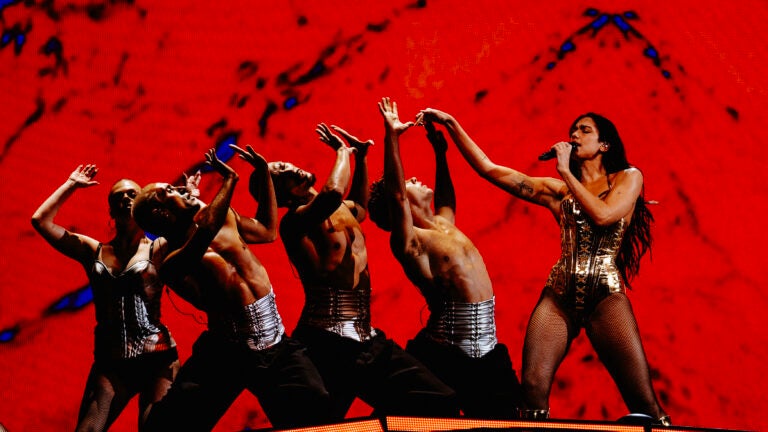 Dua Lipa ramps up the energy, and the electricity, at TD Garden
