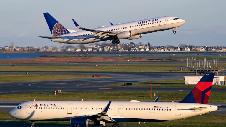 The people who love to stare at airplane flight maps