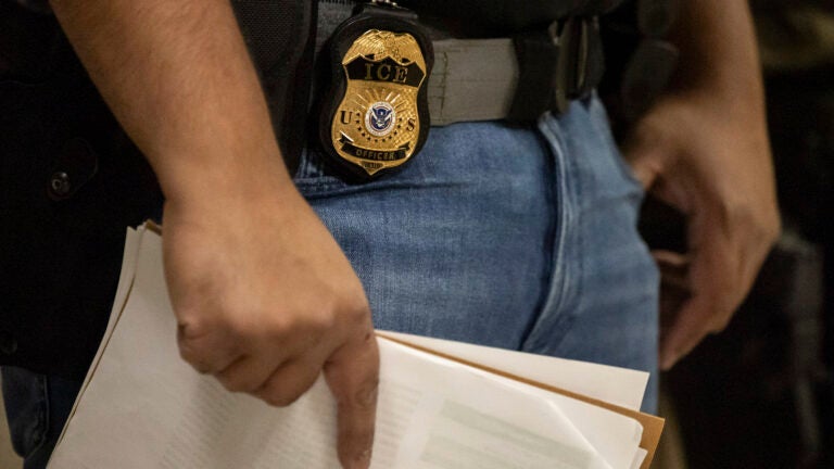 Mass. immigration lawyer sues DHS, says agents took his phone