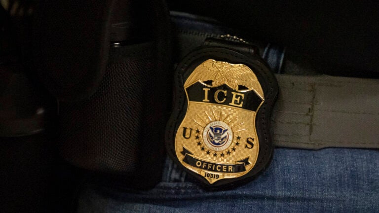 Everett 7th grader arrested by ICE had a gun, knife on him