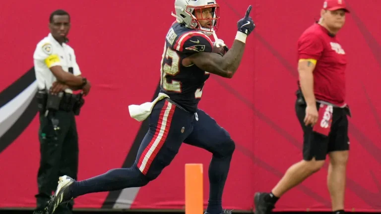 Why TreVeyon Henderson looked at the sideline during TD run