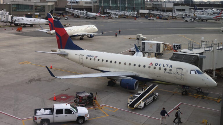 FAA lifts order slashing flights; airlines to resume regular schedules